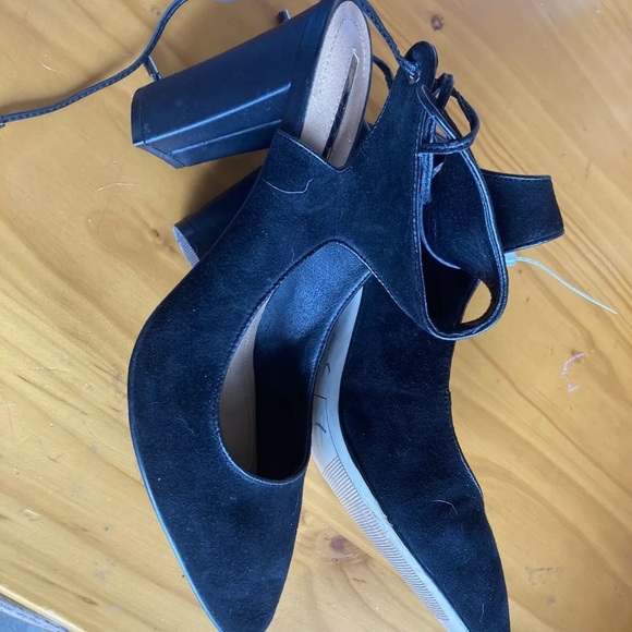 Tahari Retro heels - Picture 1 of 8